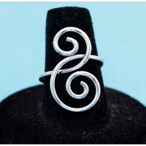 Vintage Elegant Silver Waves Ring by Avon, Size 7 - N27